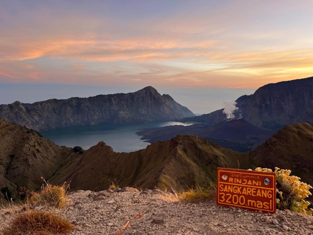 טטבאטו Girang Rinjani Bungalows מראה חיצוני תמונה
